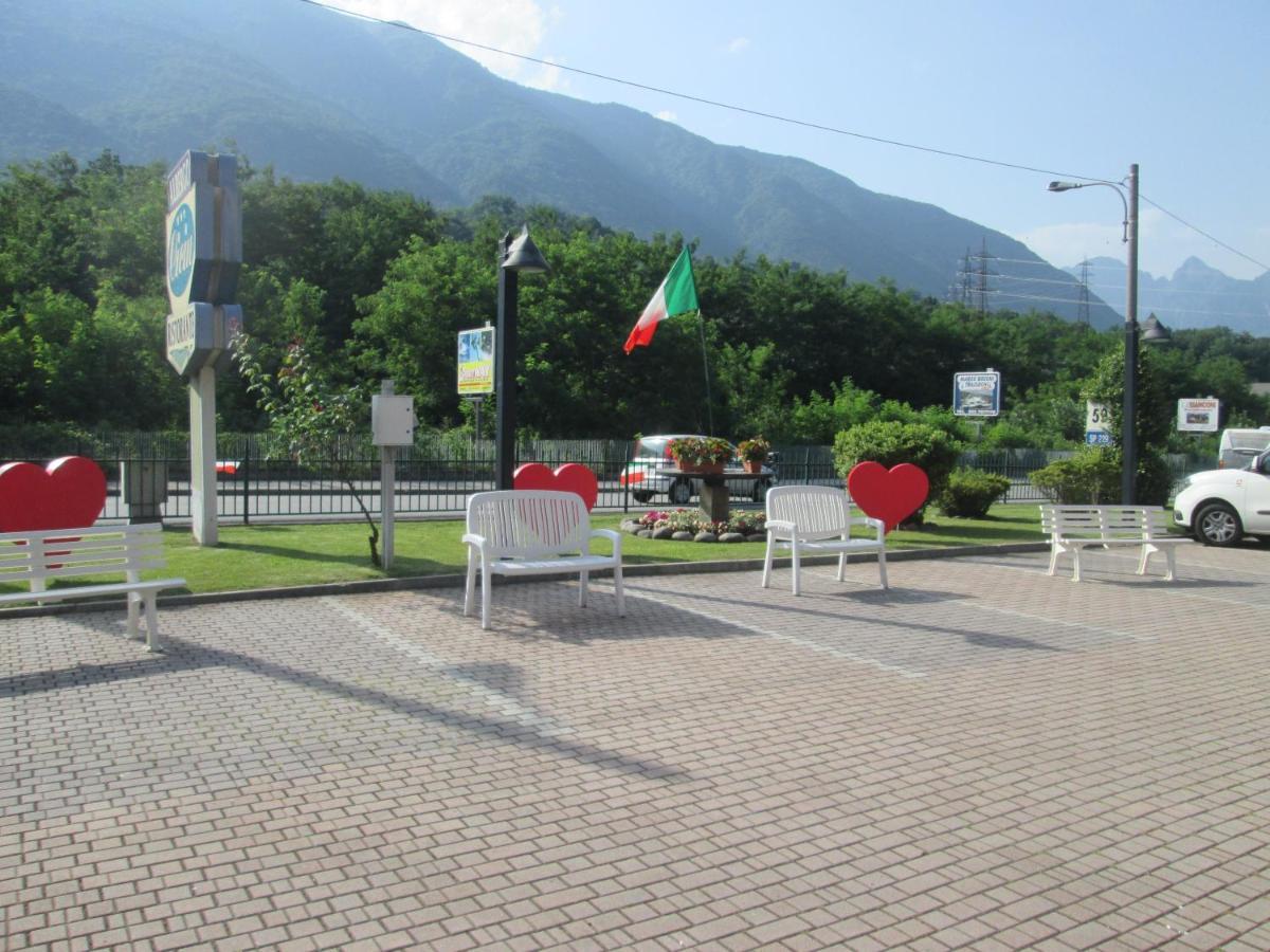 Albergo Ristorante Cicin Casale Corte Cerro Esterno foto